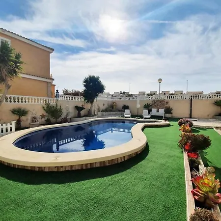 Tu Con Piscina Privada 펜션